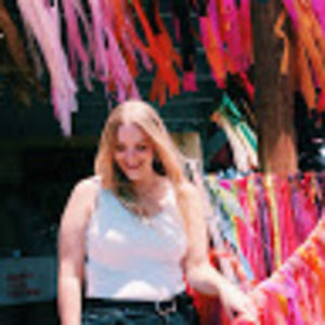 Meet your Posher, Caitlin